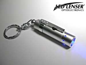 LED LENSER V8 : OPT-7552B 砲弾型青色LED搭載小型ライト